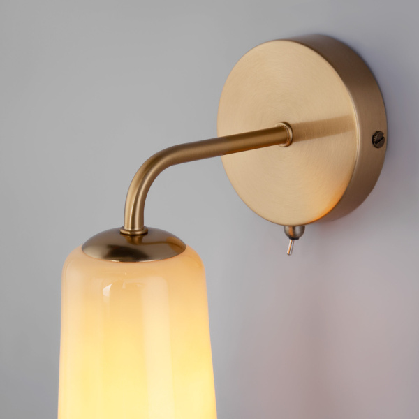 Купить Eurosvet Бра со стеклянным плафоном 70137/1 латунь a057691