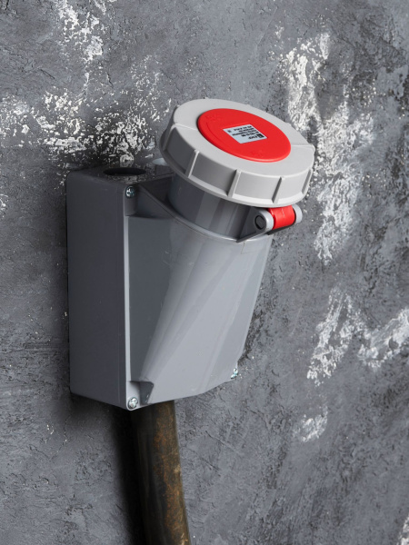 Купить EKF PROxima Розетка стационарная наружная 1352 3Р+РЕ+N 63А 380В IP67