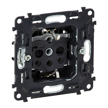 Legrand Valena Мех IN'MATIC Розетка с/з, со шторками, винт.зажим 753029