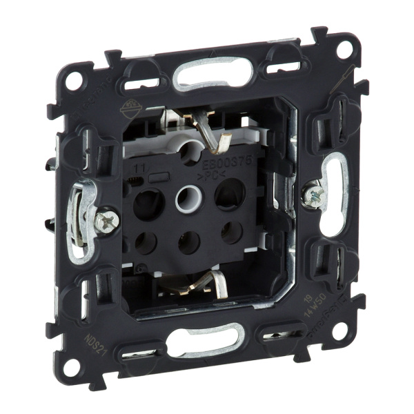 Legrand Valena Мех IN'MATIC Розетка с/з, со шторками, винт.зажим 753029