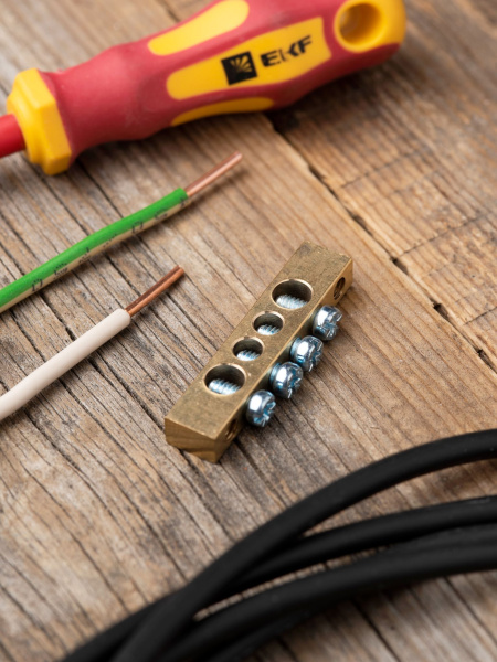 Купить EKF PROxima Шина PEN "ноль-земля" (6х9мм) 4 отверстия латунь крепеж по краям