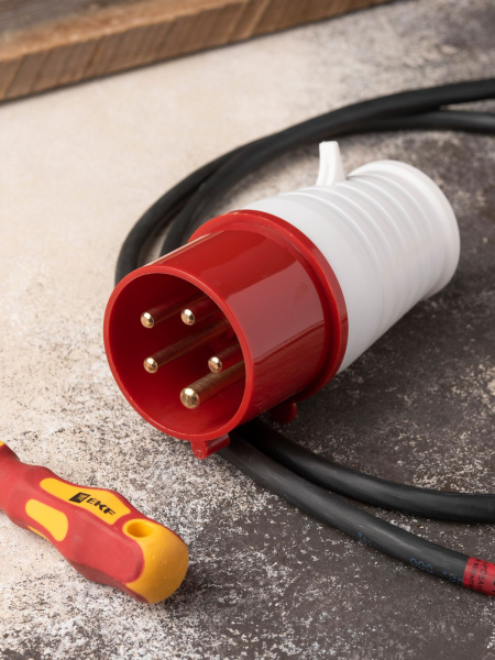 Купить EKF PROxima Вилка переносная 025 3Р+РЕ+N 32А 380В IP44