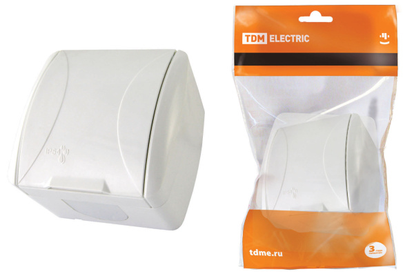 TDM Розетка 2П+З открытой установки IP54 16А с крышкой белая "Селигер" SQ1818-0013