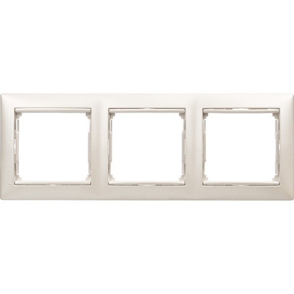 Купить Legrand Valena Жемчужный Рамка 3-ая гориз 770473