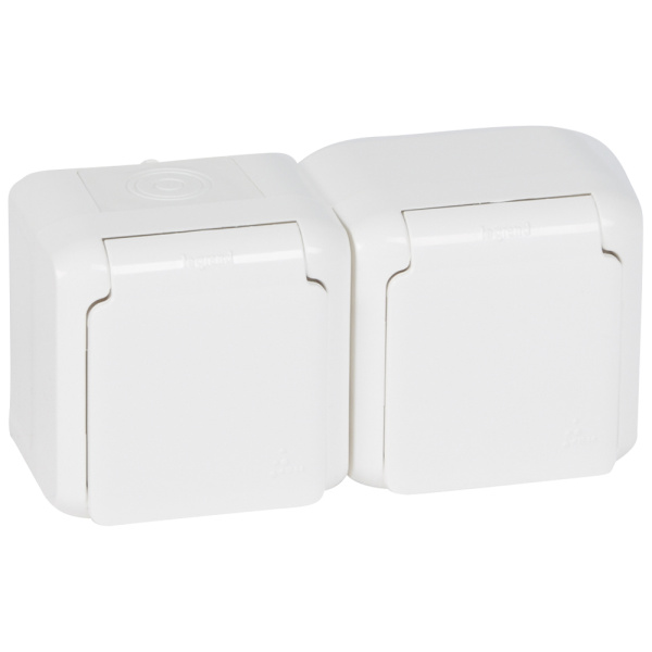 Купить Legrand Quteo Белый Розетка 2-я с/з с шт IP44 782323