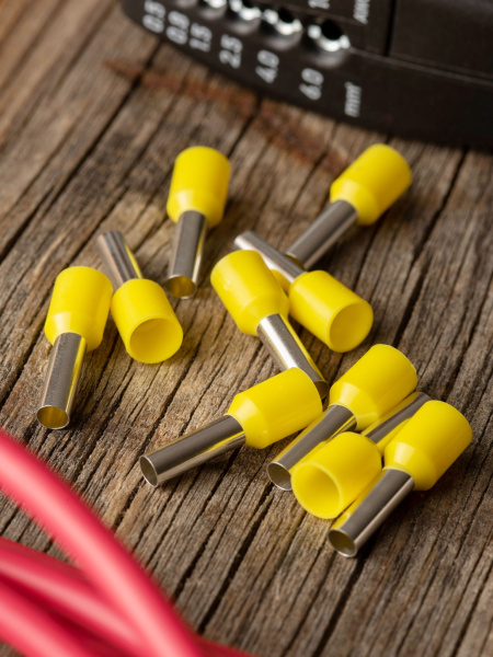 Купить EKF PROxima Наконечник штыревой втулочный изолированный НШвИ 6,0-12 (50шт.)