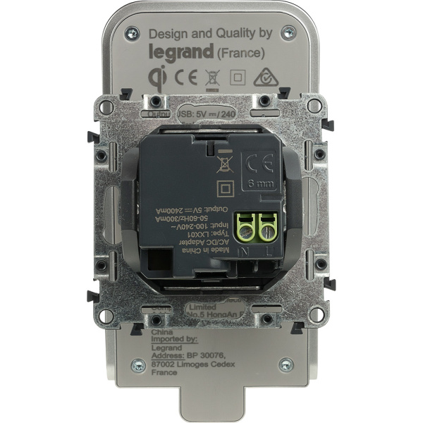 Купить Legrand Valena Allure Беспроводное зарядное устройство Qi 1А с дополнительным разьемом USB A 5В 2,4А. 755114