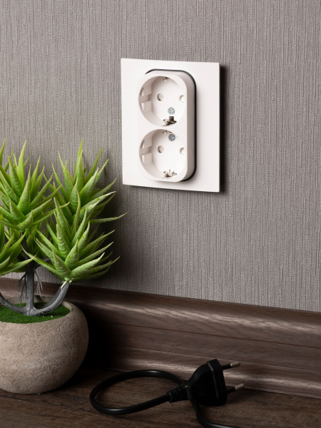 Купить EKF PROxima Стокгольм Белый Розетка 2-ая с/з, со шторками, 16А