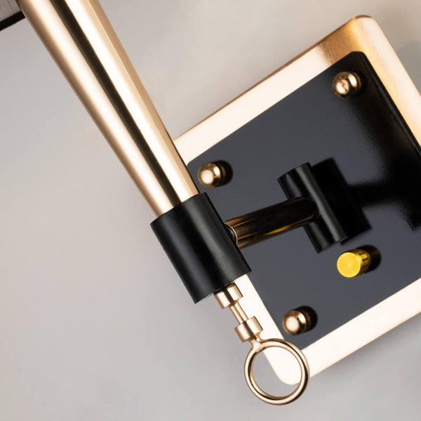 Купить Favourite Classic настенный светильник каркас черного и золотого цвета, абажур из черной ткани, управление с помощью диммера 2708-1W