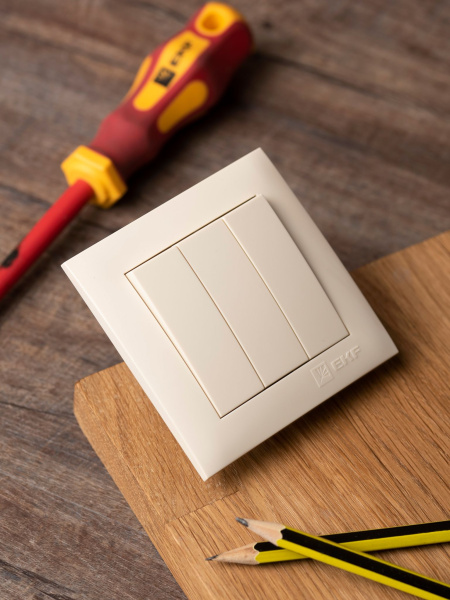 Купить EKF PROxima Валенсия выключатель 3-кл. 10А кремовый