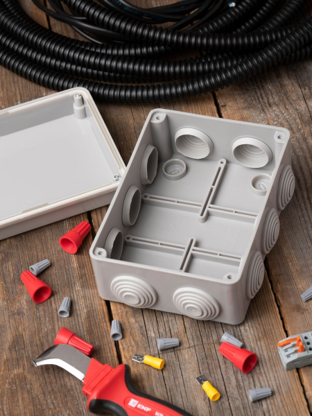 Купить EKF PROxima Коробка распаячная КМР-050-041 пылевлагозащитная, 10 мембранных вводов, уплотнительный шнур (150х110х70)