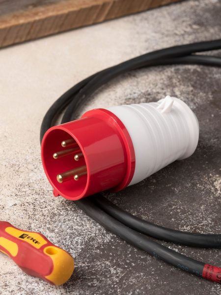 Купить EKF PROxima Вилка переносная 015 3Р+РЕ+N 16А 380В IP44