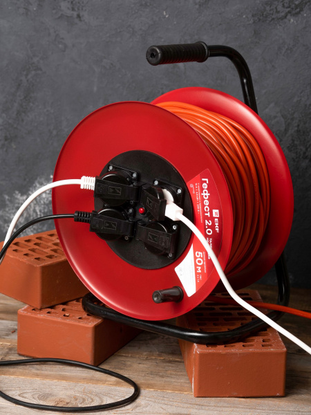 Купить EKF PROxima Удлинитель на катушке "Гефест 2.0" 4 гнезда 50м с заземлением и предохранителем ПВС 3*1,5 16А/3,5кВт IP44