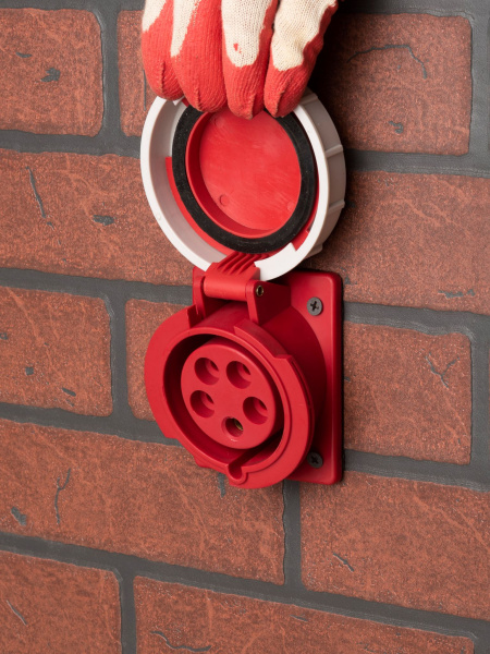 Купить EKF PROxima Розетка стационарная внутренняя угловая 4252 3Р+РЕ+N 32А 380В IP67