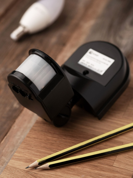 Купить EKF PROxima ИК датчик движения наст. 1200Вт 180гр. до 12м IP44 MS-16Cb черный