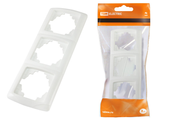 TDM Рамка 3-х постовая горизонтальная белая "Онега" SQ1805-0025