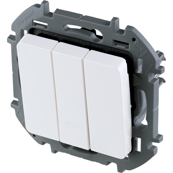 Купить Legrand INSPIRIA Белый Выключатель трехклавишный 10 AX - 250 В 673640