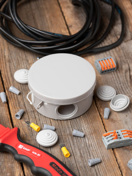 Купить EKF PROxima Коробка распаячная КМР-040-039 с крышкой наружная (85х40) 4 мембранных ввода IP54