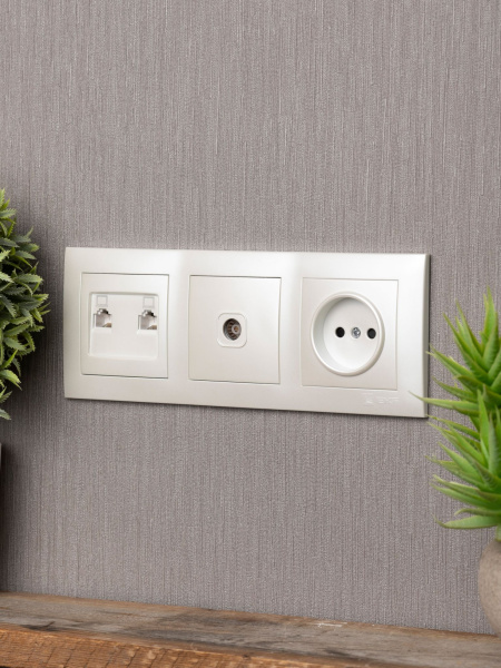 Купить EKF PROxima Валенсия Рамка 3-местная жемчуг