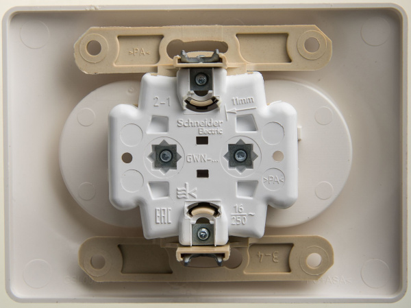 Купить Systeme Electric Glossa Перламутр Розетка 2-ая б/з, 16А (в сборе)