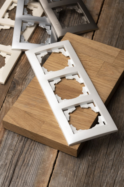 Купить EKF PROxima Валенсия Рамка 3-местная жемчуг